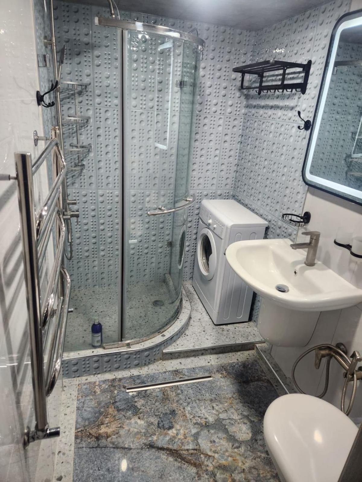 Двухуровневый Практичный Лофт Apartment Almaty Exterior photo
